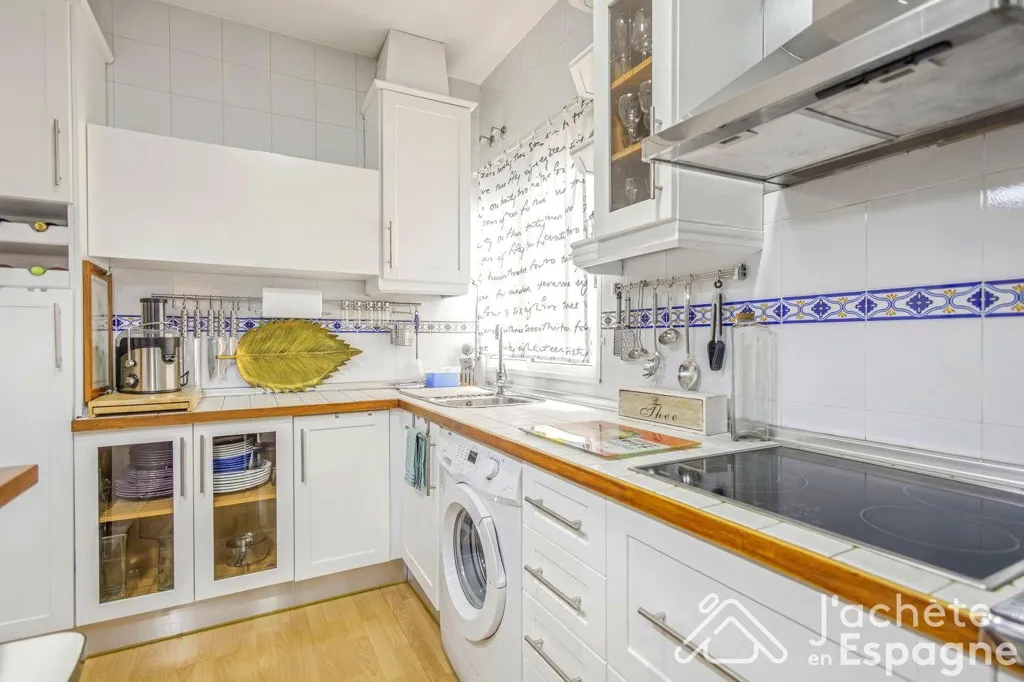 Köök - Charming Flat with High Ceilings in Alicante Centre