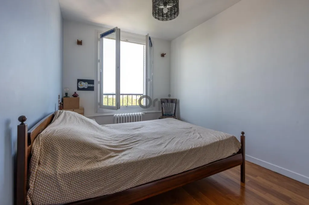 Bedrooms - 5-Piece Flat with Balcony in Joinville-le-Pont