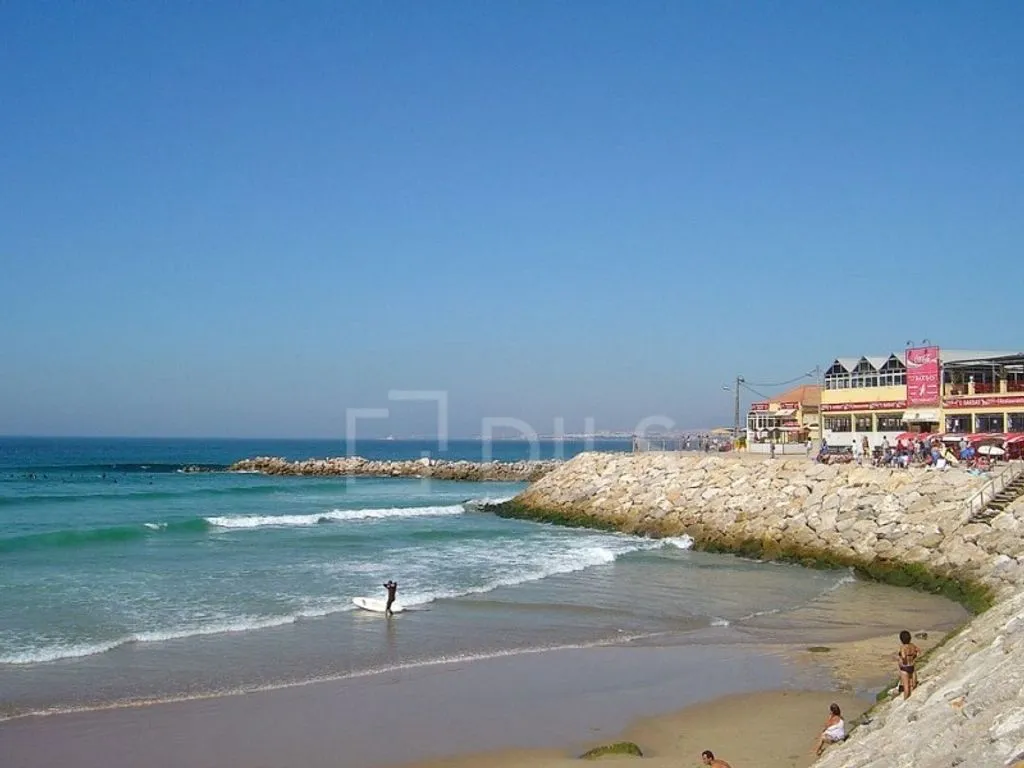 Luxury Flat with Garden in Aroeira, Almada