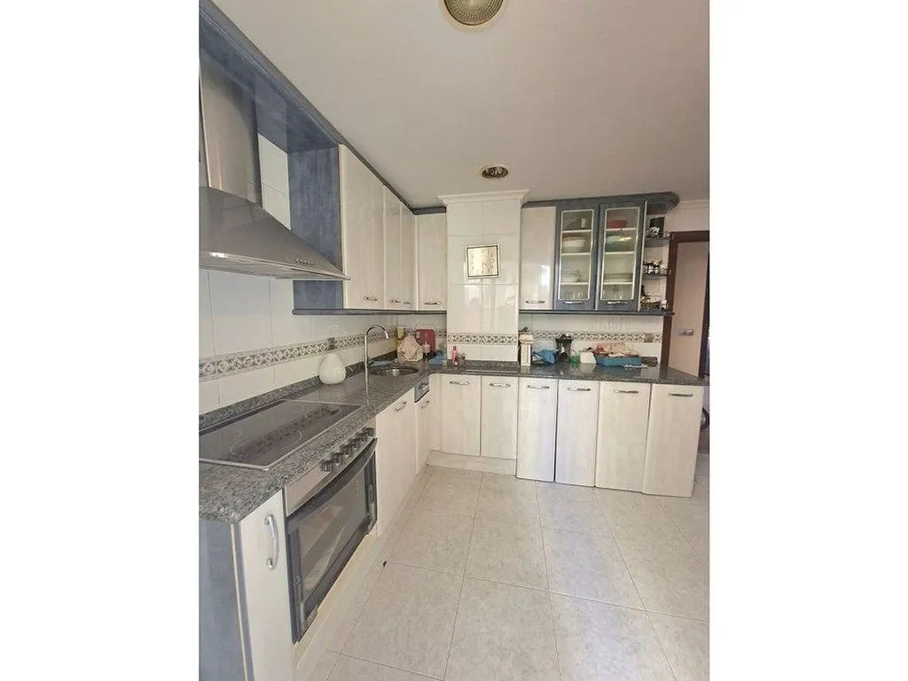 Köök - Spacious Apartment with Balconies in Central Location