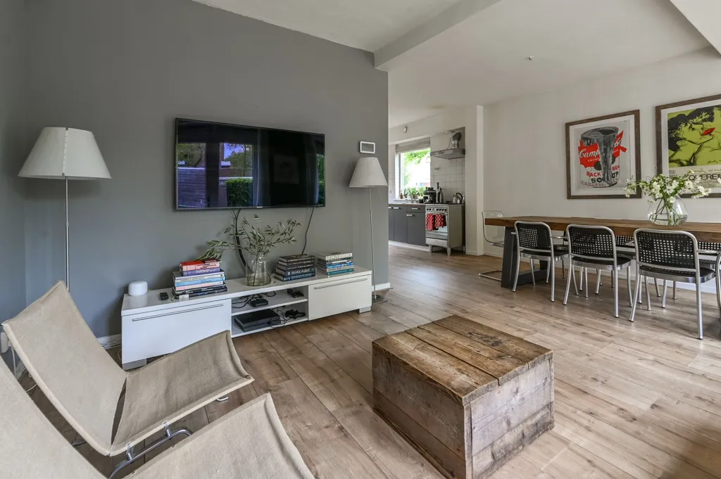 Séjour - Extended Corner House with Garden in Heemstede