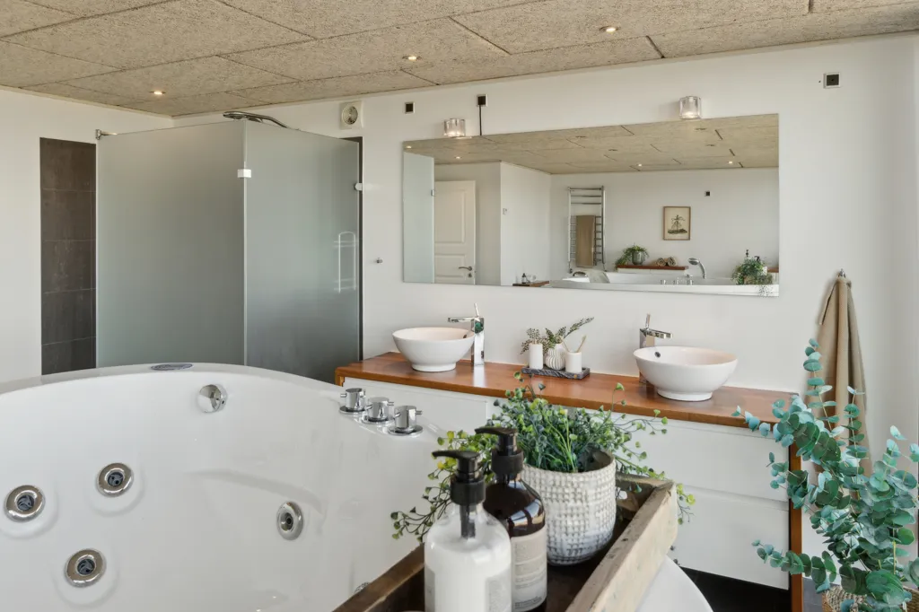 Salles de bain - Modern Villa with Water Views in Oddesund