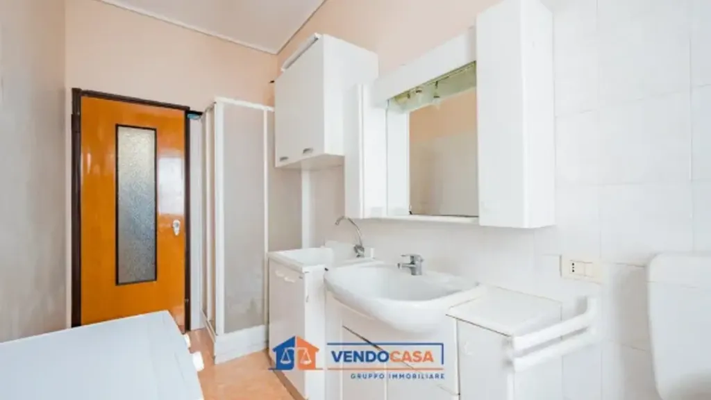 Bagni - Apartment with Balcony in Boves Centre