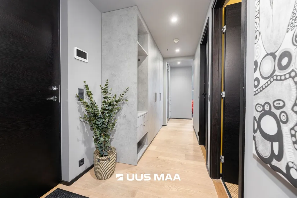 hallway_entrance