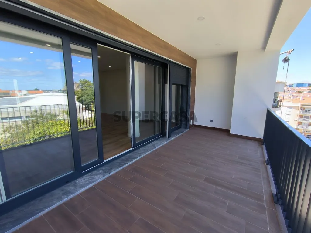 Balcon - New Development Apartment with Terrace in Almada