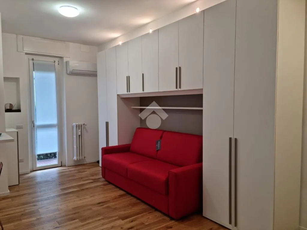 Elutuba - Fully Furnished Studio with Balcony in Milan