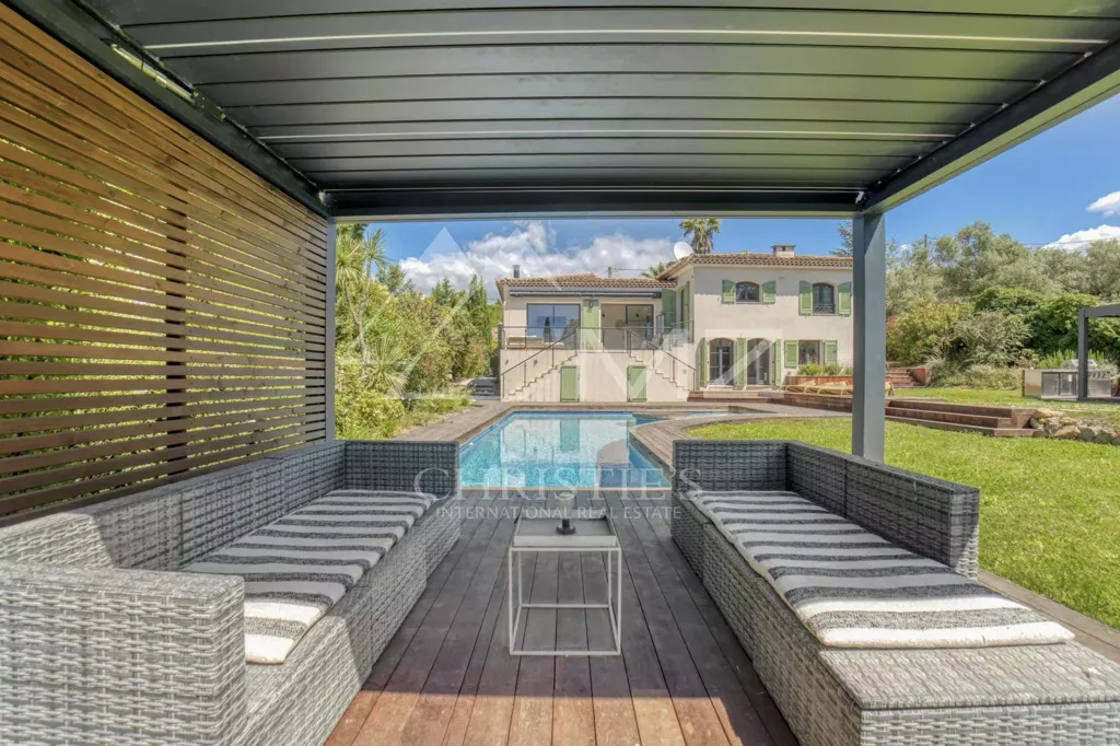 Piscina - Renovated Villa with Pool in Valbonne