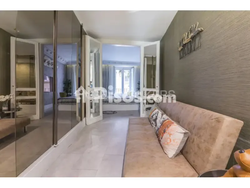 Esik - Modern Studio Flat with Balcony in Madrid Centre