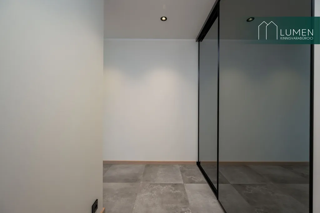 hallway_entrance