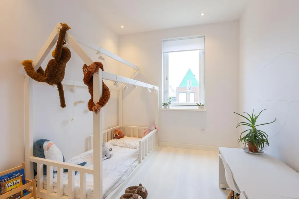 6-room house in Zwaag