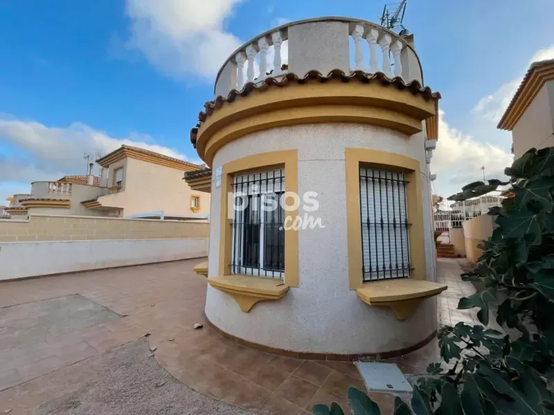 Exterior - 3-bedroom house in ES