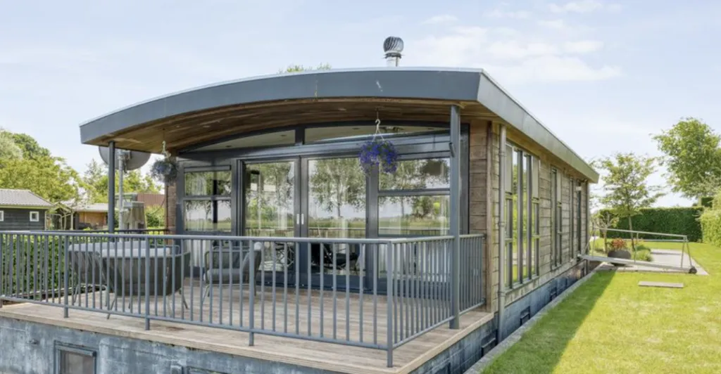 Terrass - Floating House with Private Dock in IJsselmuiden