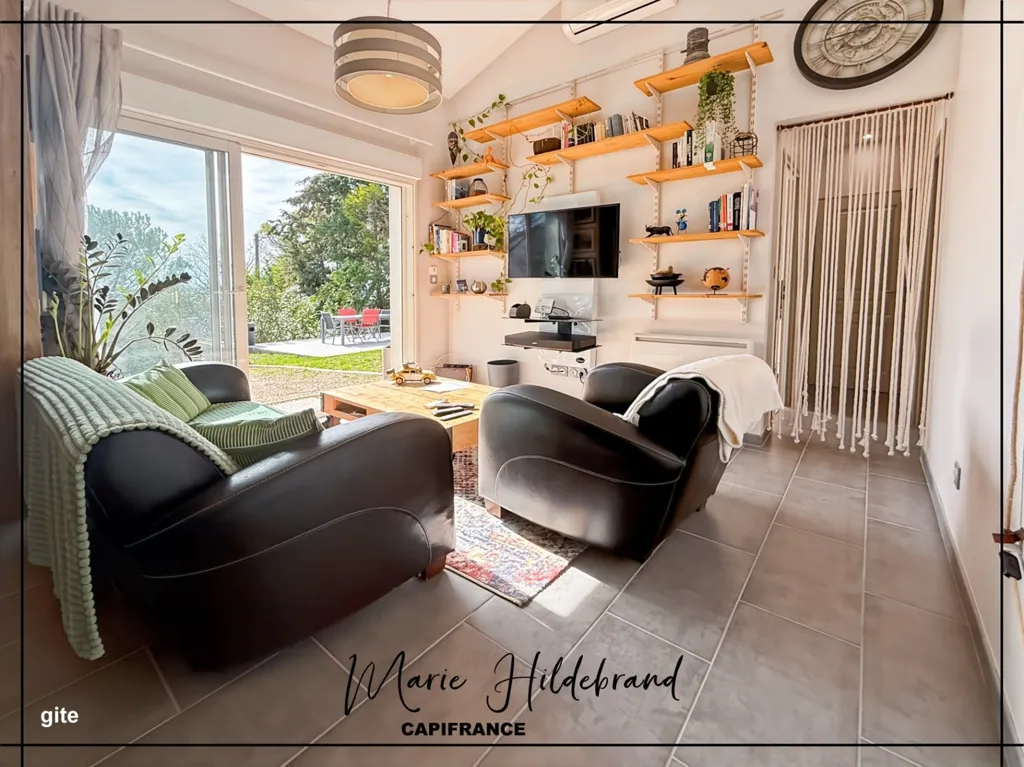 Living Room - Spacious Property with Valley View near Valence d'Agen
