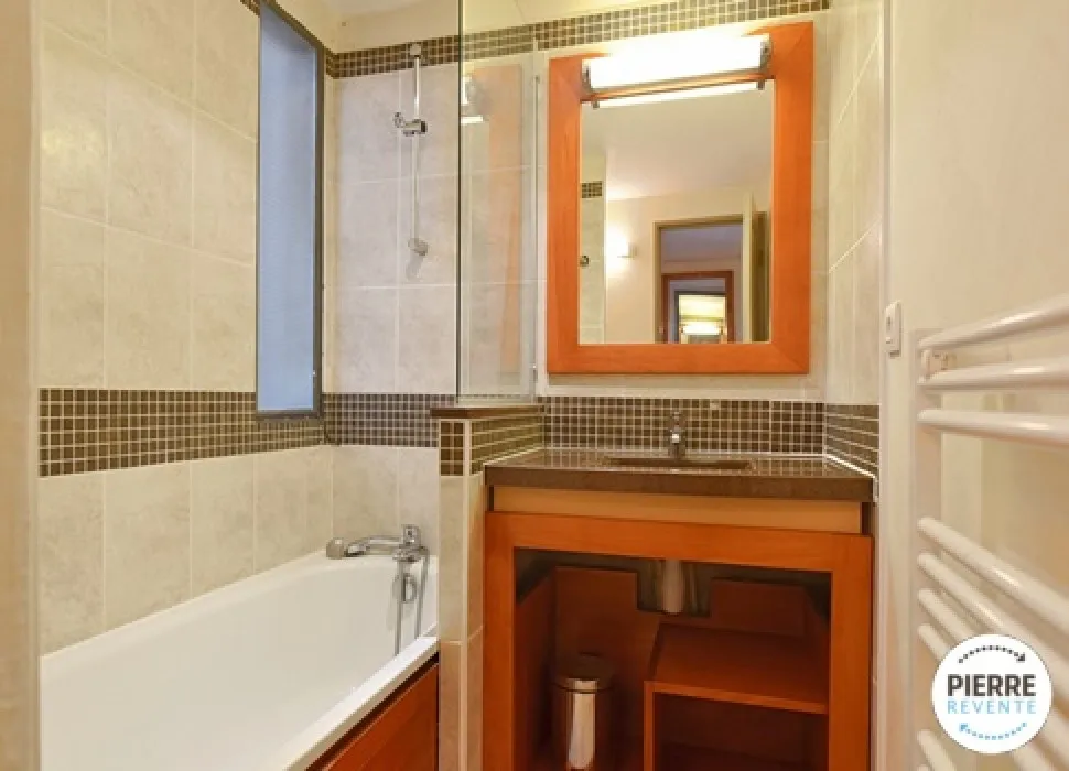 Salles de bain - Appartement Studio avec Terrasse à Grospierres