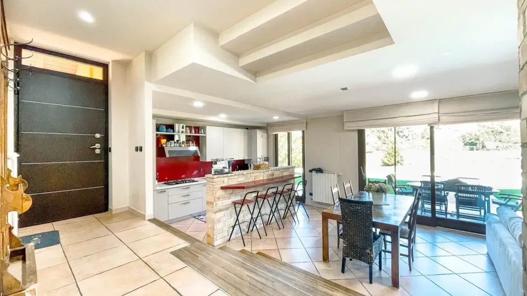 Salle à manger - Luxury Villa with Pool in Brovello-Carpugnino
