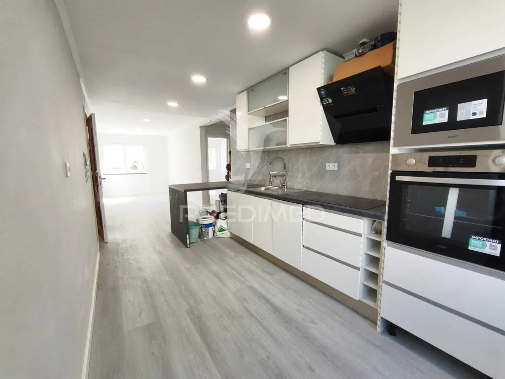 Cuisine - Remodelled T2 Apartment with Two Sunlit Fronts in Benfica