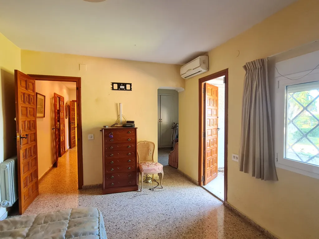 Chambres - Señorial Chalet for Renovation with Pool in La Cañada