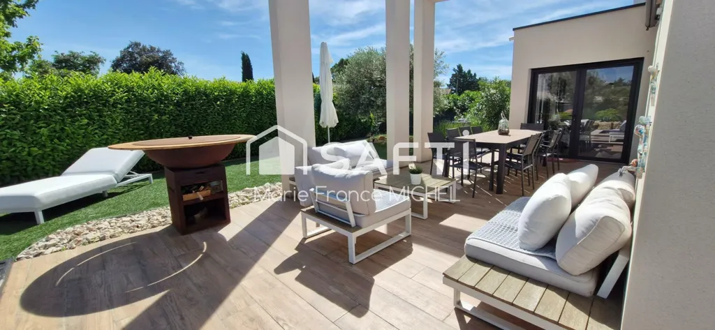 Terrace - Family House with Pool in Mazan