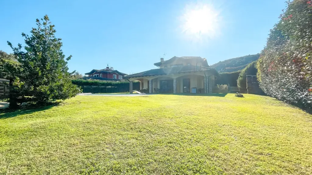 Jardin - Luxury Villa with Pool in Brovello-Carpugnino