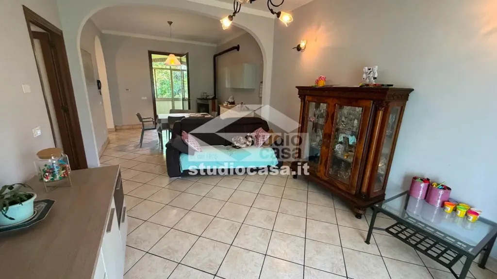 Séjour - Villa with Three Apartments in Crema