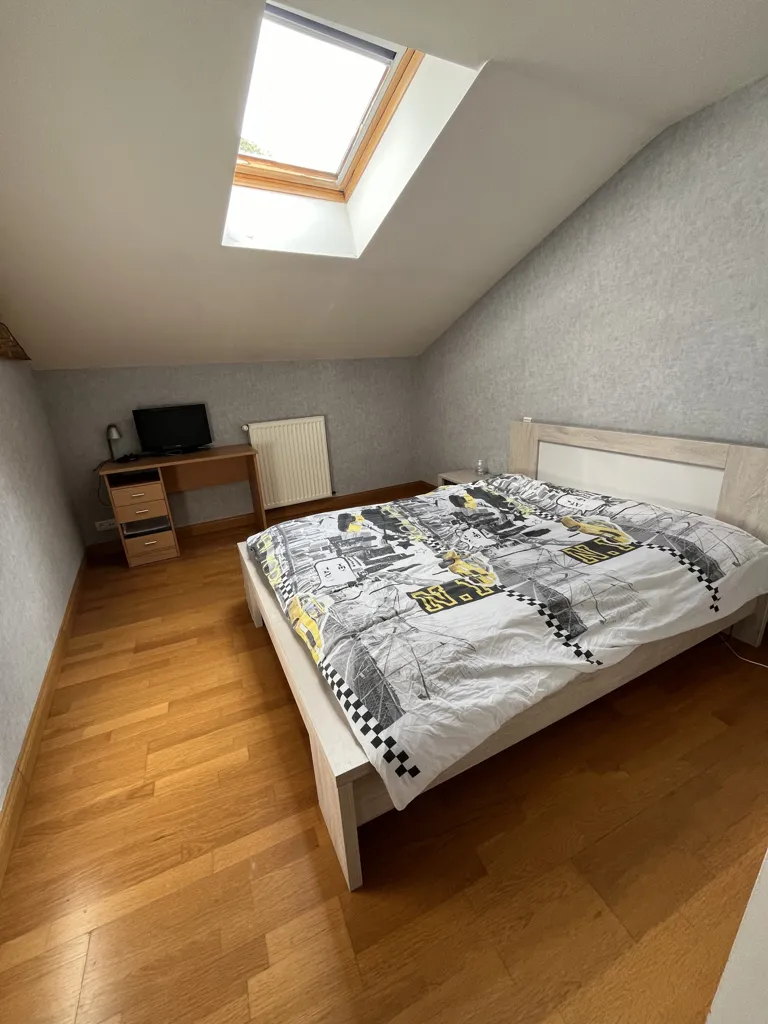 6-toaline maja asukohas Thouars