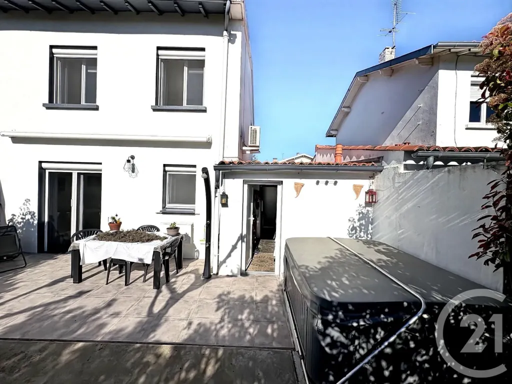 Terrasse - Maison Rénovée avec Jardin à Blagnac
