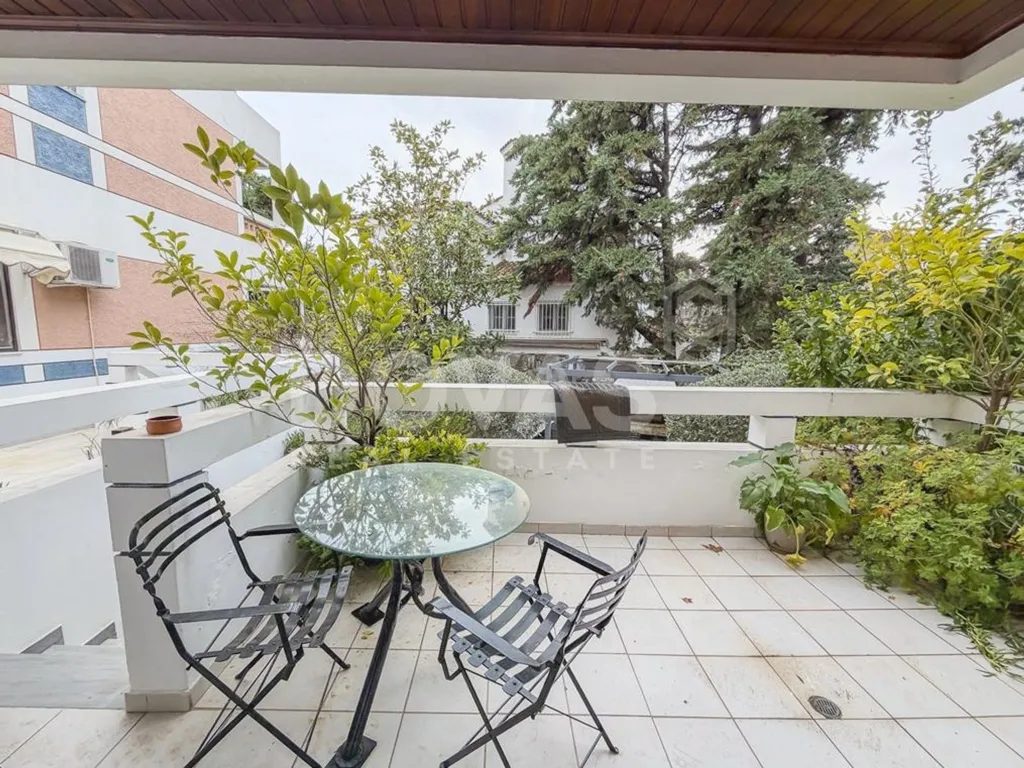 Terrass - Double-Fronted Apartment with Garden in Kifissia