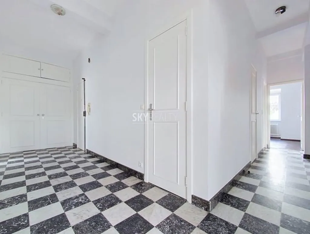 Entrée - Penthouse 3 Façades avec Cave et Garage derrière le Bois de la Cambre