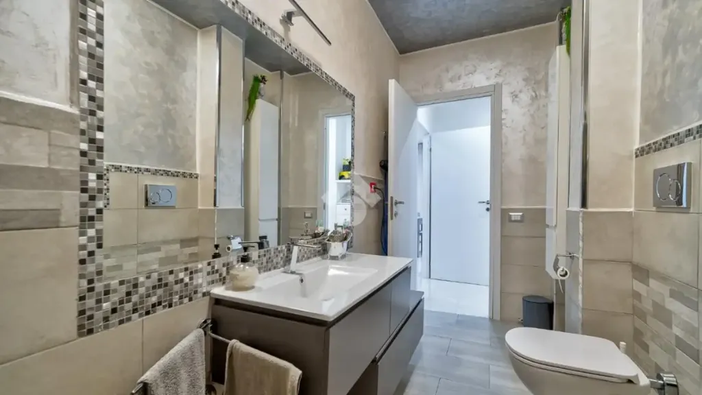Salles de bain - Rear-Facing Apartment with Balcony in Civitavecchia