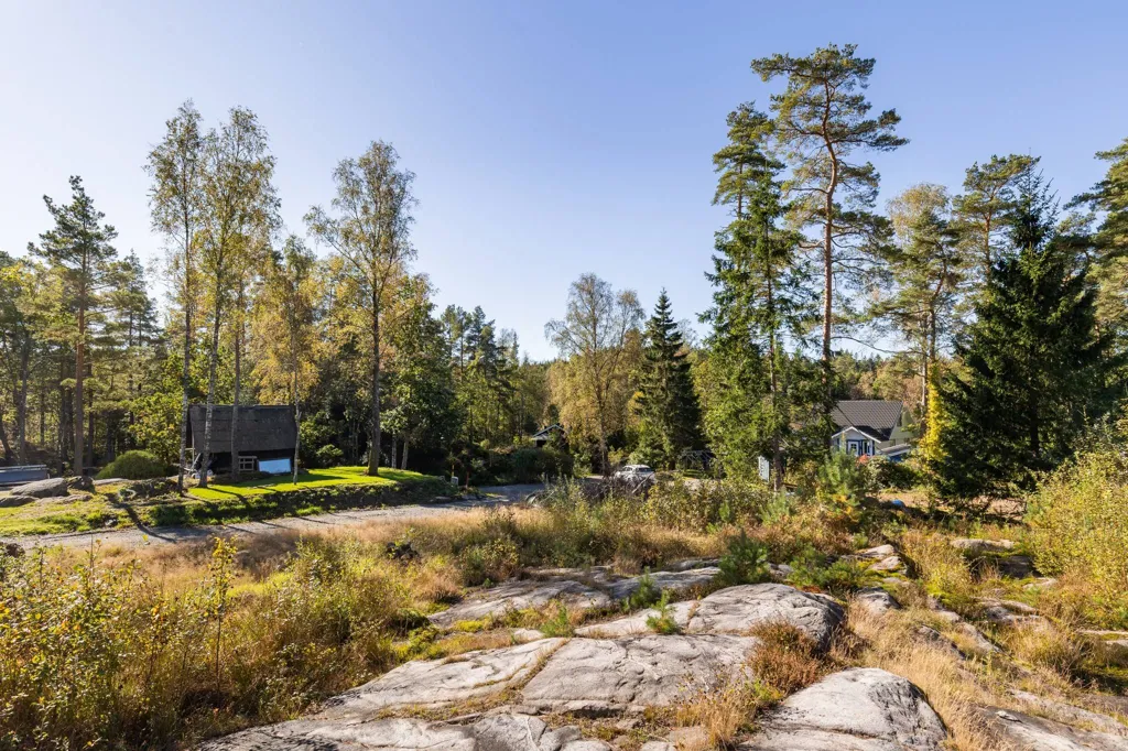 Aed - Generous Plot with Natural Setting near Gråbo