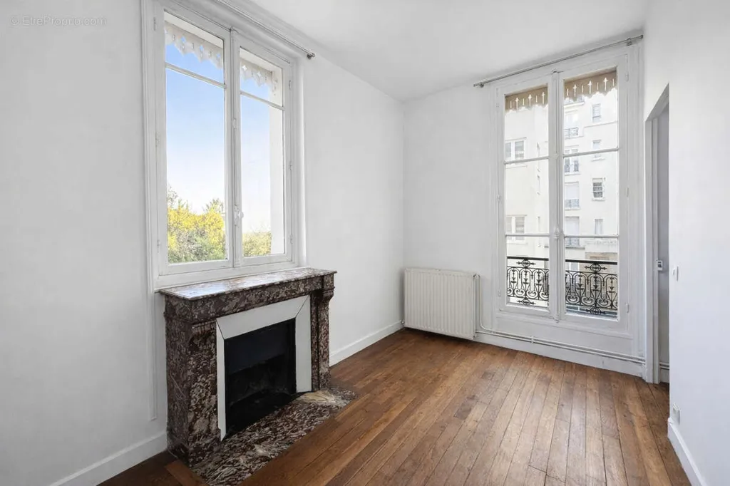 Elutuba - 2-Bedroom Parisian Flat with Park View