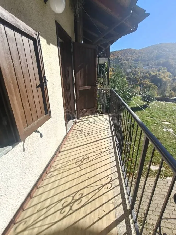 Balcon - Villa with Balcony Views in Giaveno
