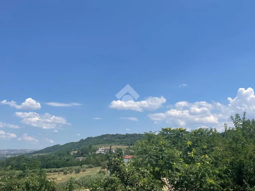 Aed - Spacious 5-Room Apartment with Garden in Motta Valle