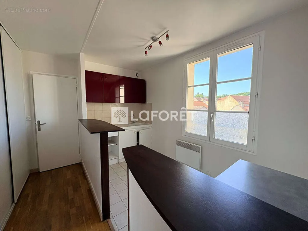 Kitchen - City Centre Flat with Balcony in Deuil-la-Barre
