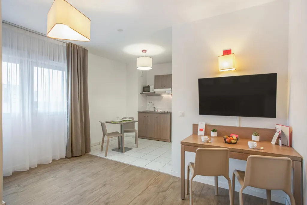 Söögituba - Studio Flat with Business Residency in 6th Floor