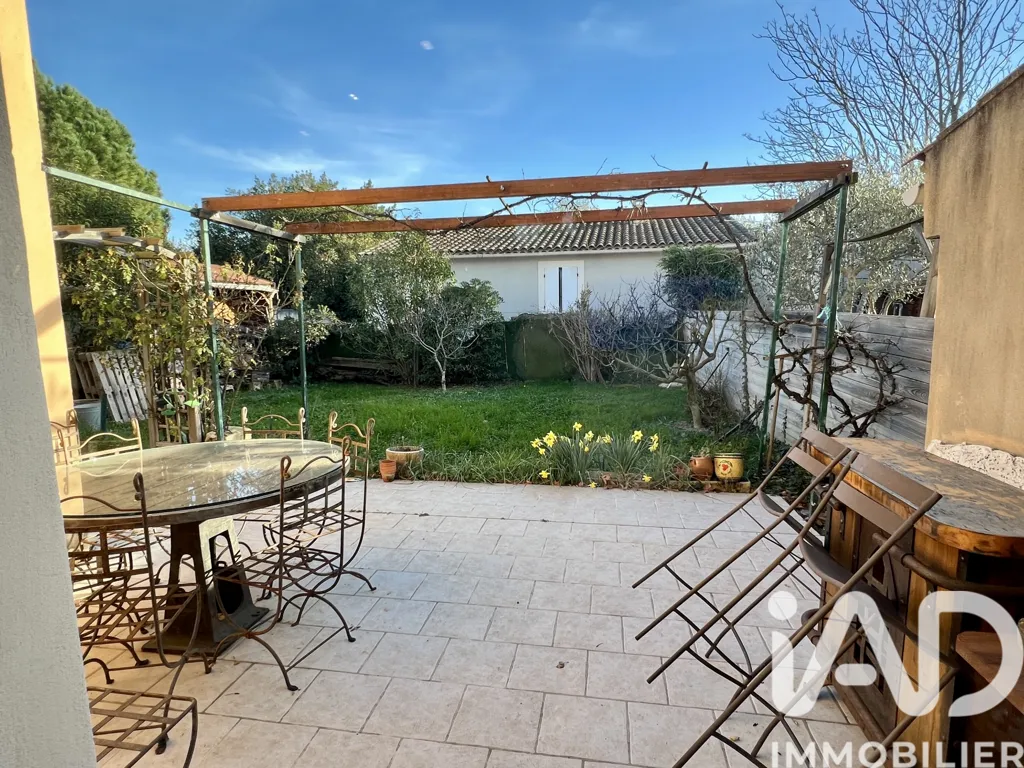 Terrasse - Maison Lumineuse au Calme à Cavaillon