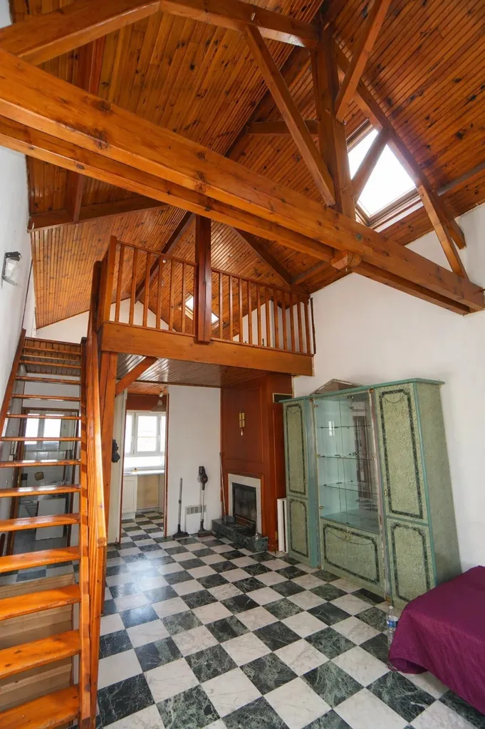 Toad - Charming Flat with Cathedral Ceiling in Drancy