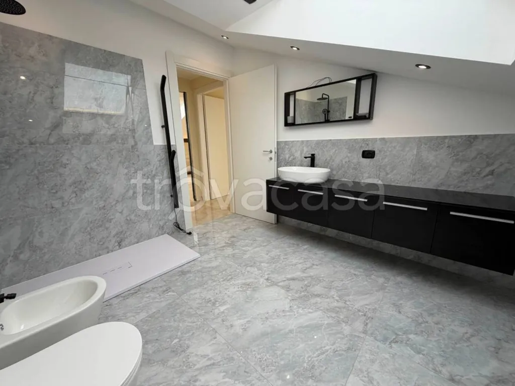 Vannitoad - Modern Mansard Apartment with Terrace in Borgo Ticino