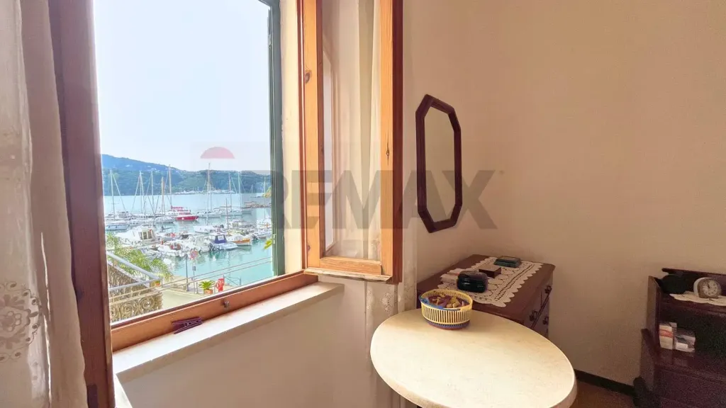 Toad - Apartment with Balcony View in Porto Azzurro