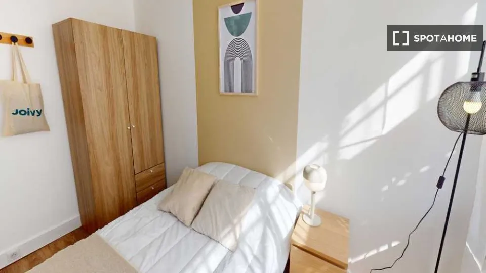 Camere da letto - Room in Parisian Shared House