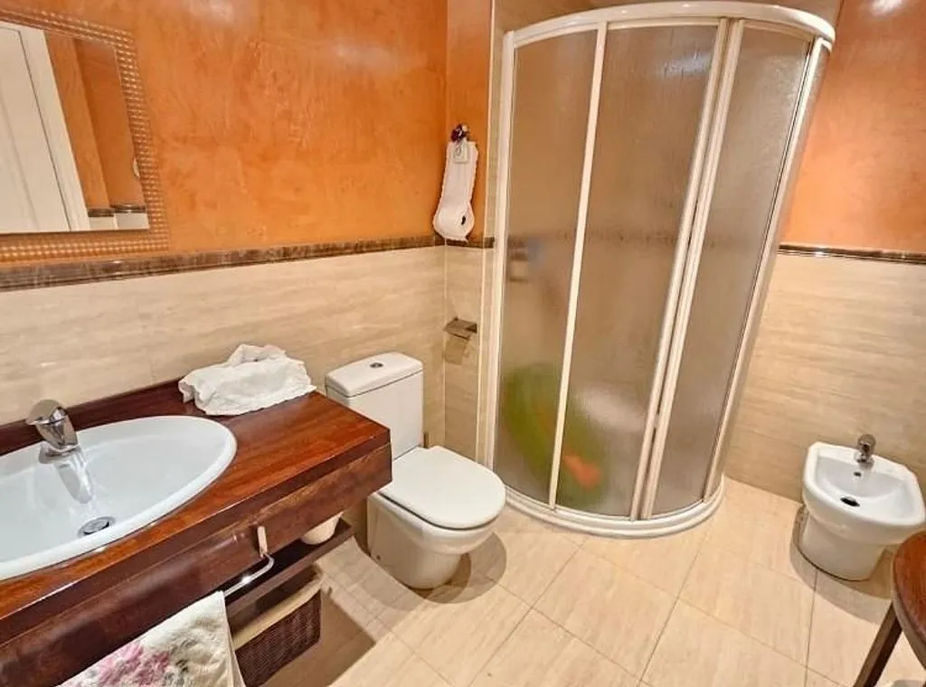 Salles de bain - Penthouse with Pool in Legazpi, Madrid