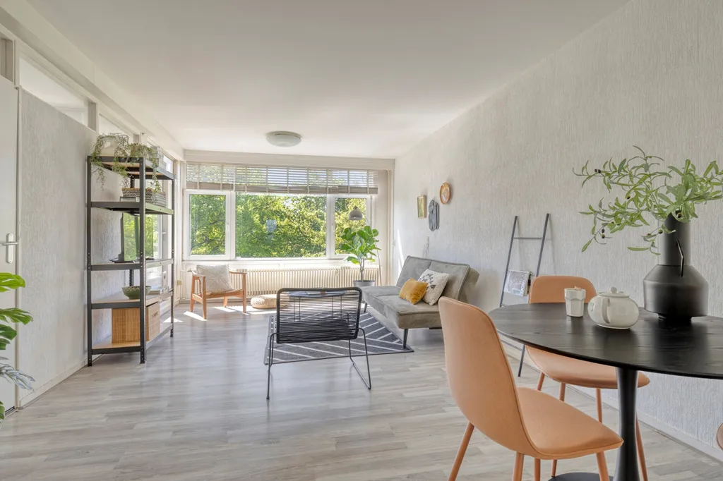 Salle à manger - City Centre Flat with Balcony in Hereplein