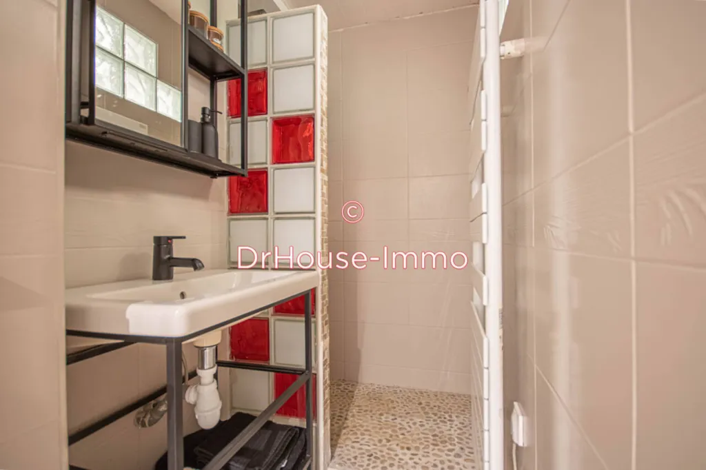 Vannitoad - 3-Piece Flat with Balcony in Ivry-La-Bataille
