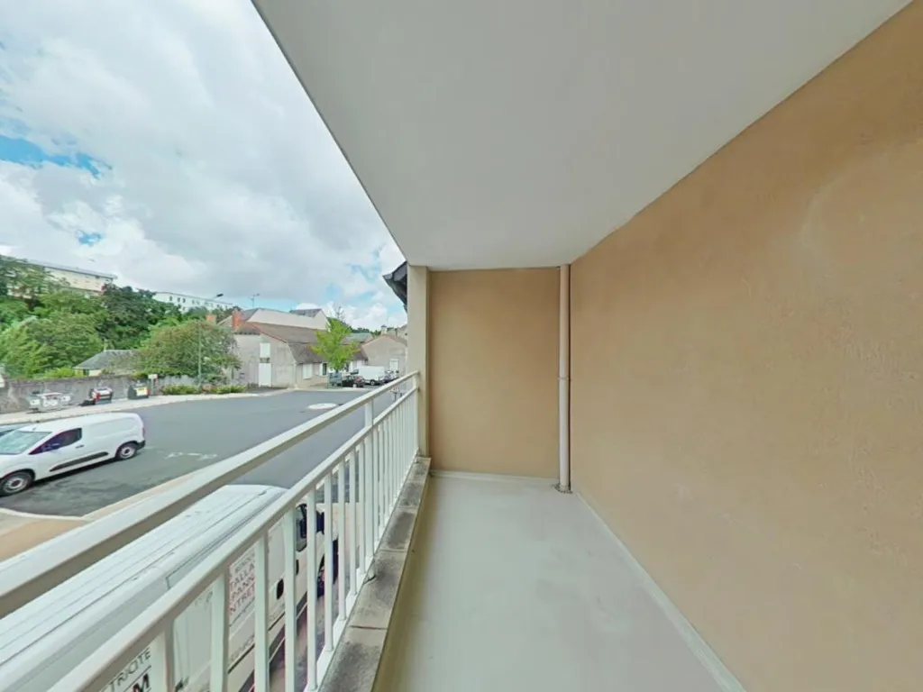 Balcon - Appartement avec Garage au Centre-ville de Montmorillon