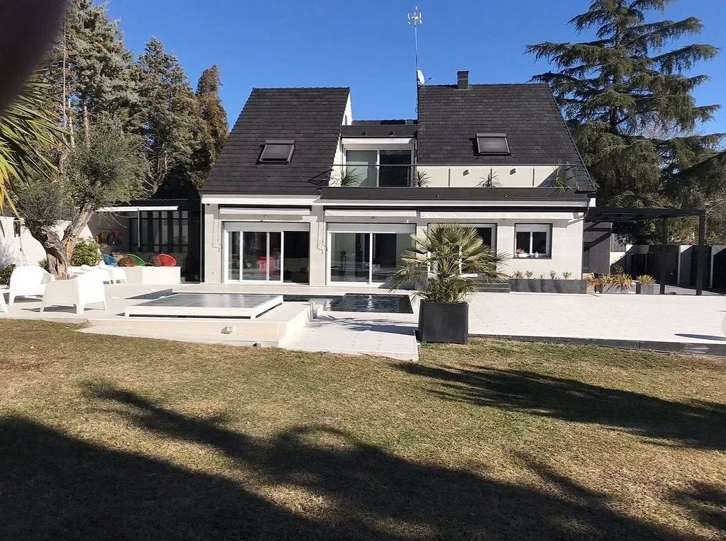 Välivaade - Chalet with Pool and Terrace in La Moraleja