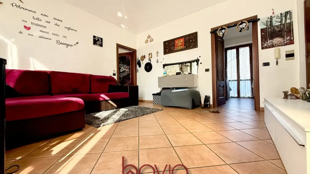 Living Room - Quadrilocale with Private Courtyard in Regio Parco, Turin