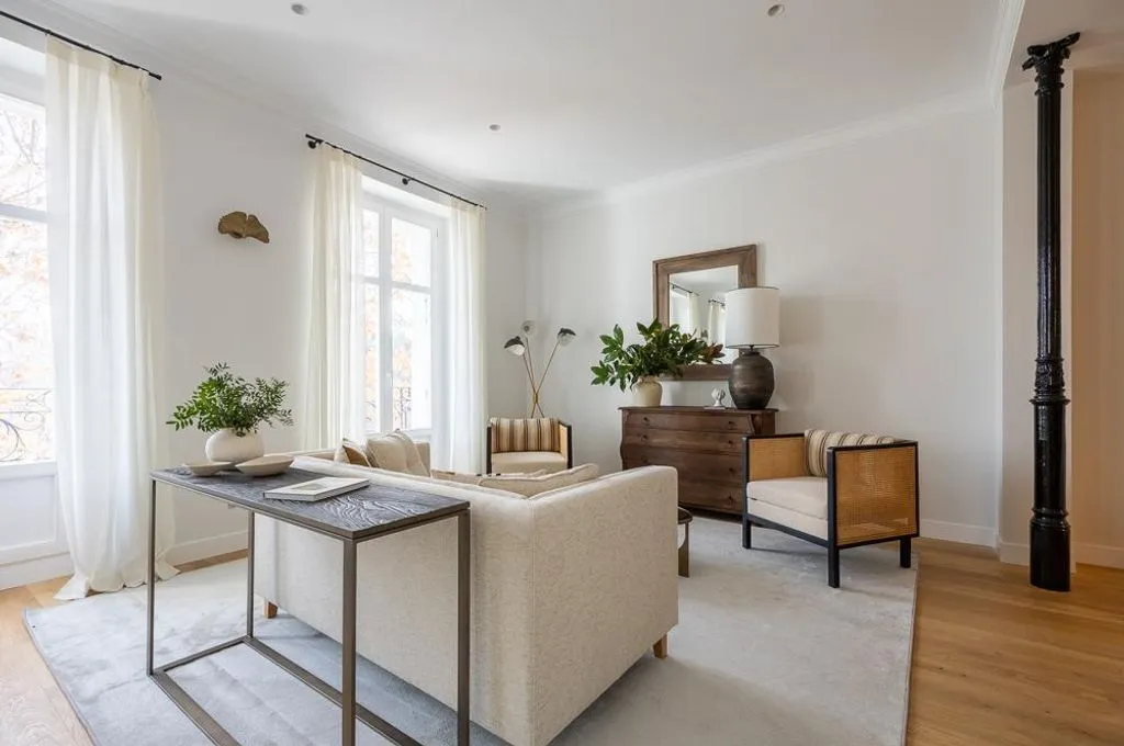 Elutuba - Luxury East-Facing Apartment in JERONIMOS, Madrid