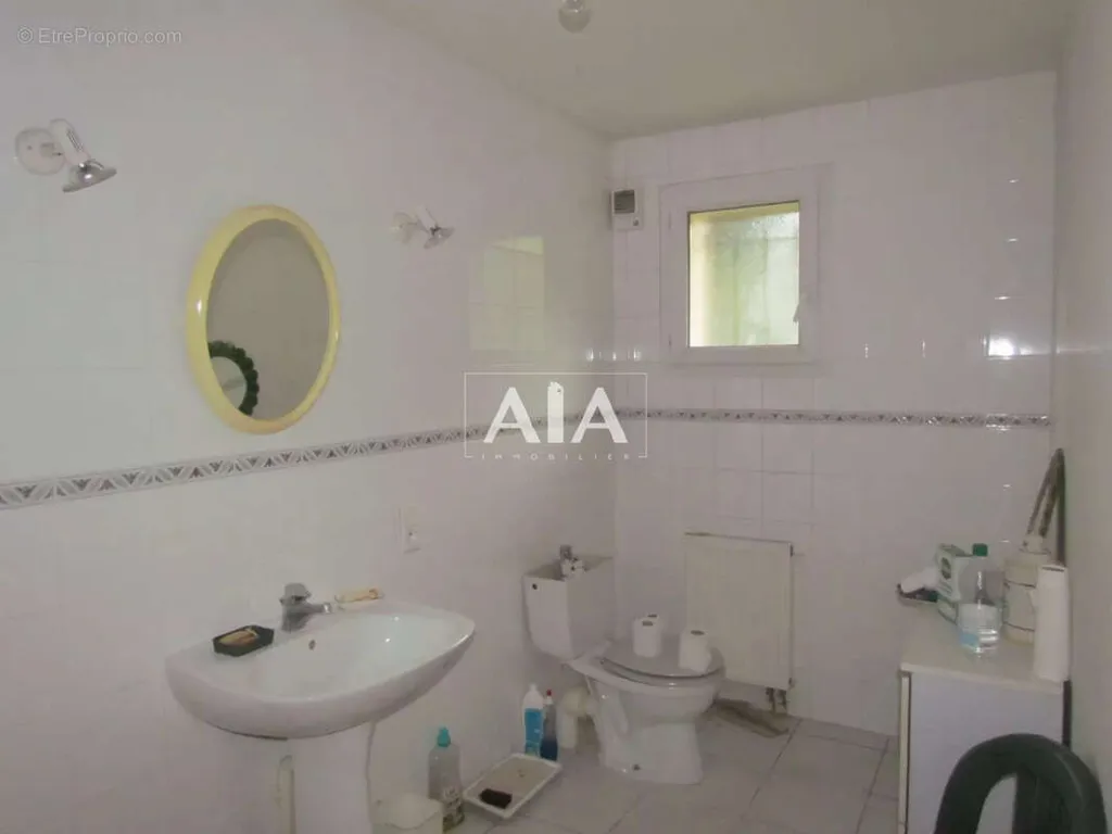 Salles de bain - Maison Atypique avec Vue sur Rivière à Ruffec