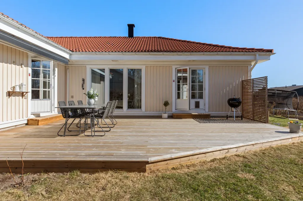 Terrass - Spacious Villa with Trädgård in Västernorrland