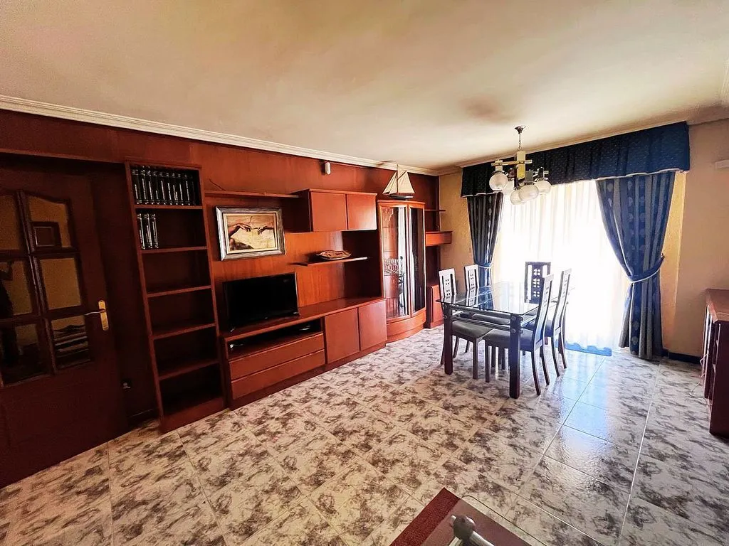 Dining Room - 3-Bedroom Flat with Terrace in Reyes